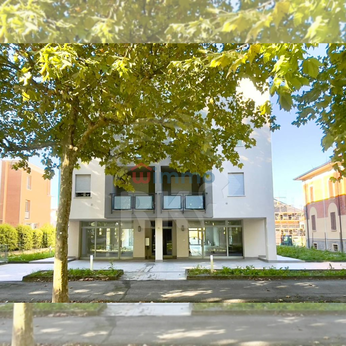 Locale commerciale viale V Martiri 12, Centro, Mirandola